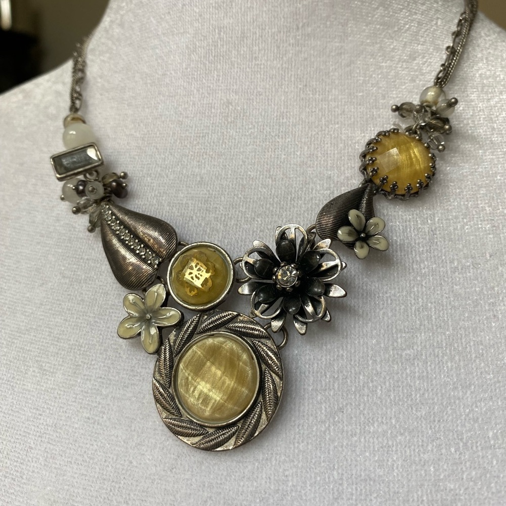 Silver tone necklace.  Perfect condition